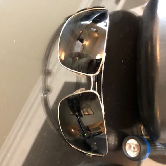 3 pairs of sunglasses - Picture 3 of 6